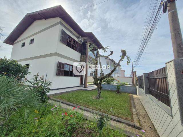 Casa / Sobrado para Venda em Biguaçu/SC Centro 3 Quartos