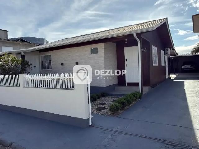 Casa / Sobrado para Venda em Biguaçu/SC Fundos 2 Quartos