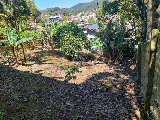 Casa / Sobrado para Venda em Biguaçu/SC Fundos 2 Quartos