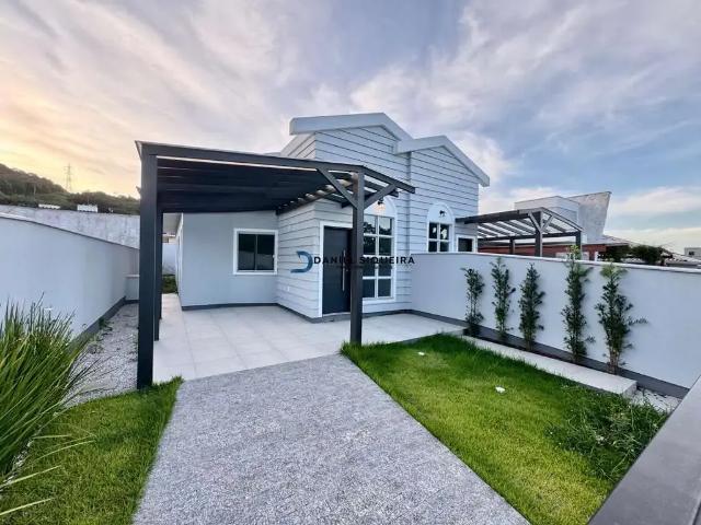 Casa / Sobrado para Venda em Biguaçu/SC Fundos 3 Quartos