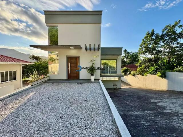 Casa / Sobrado para Venda em Biguaçu/SC Fundos 3 Quartos