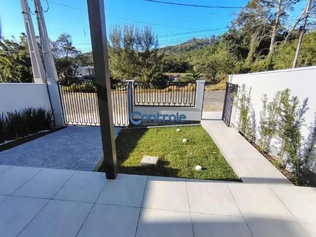 Casa / Sobrado para Venda em Biguaçu/SC Fundos 3 Quartos