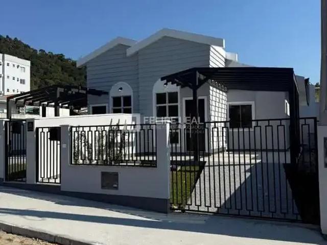 Casa / Sobrado para Venda em Biguaçu/SC Fundos 3 Quartos