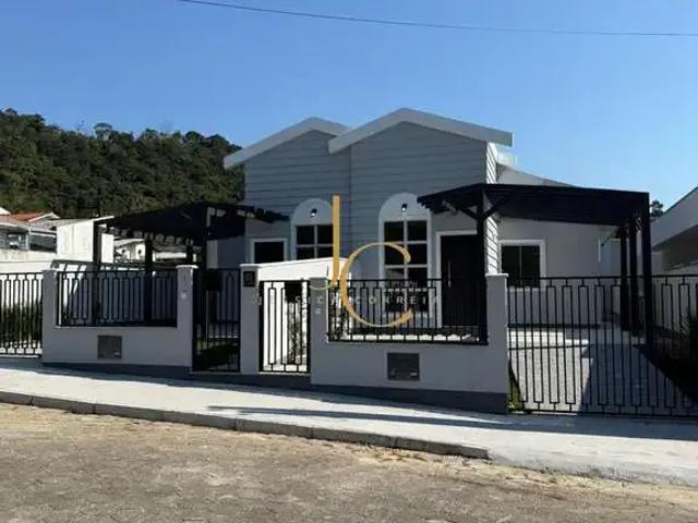 Casa / Sobrado para Venda em Biguaçu/SC Fundos 3 Quartos