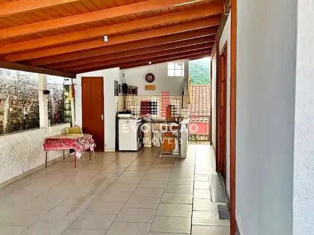 Casa / Sobrado para Venda em Biguaçu/SC Fundos 3 Quartos