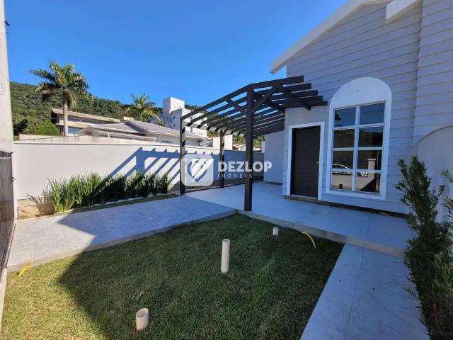 Casa / Sobrado para Venda em Biguaçu/SC Fundos 3 Quartos