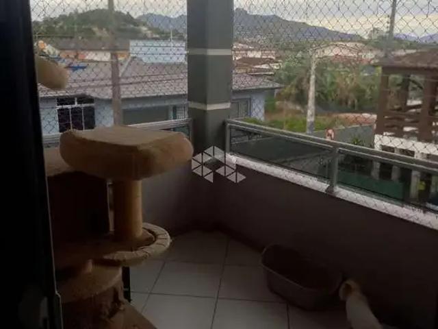 Casa / Sobrado para Venda em Biguaçu/SC Fundos 4 Quartos