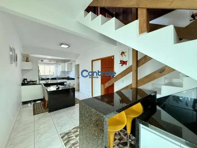 Casa / Sobrado para Venda em Biguaçu/SC Fundos 4 Quartos