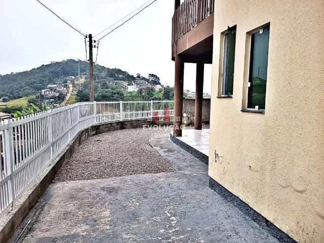 Casa / Sobrado para Venda em Biguaçu/SC Fundos 4 Quartos