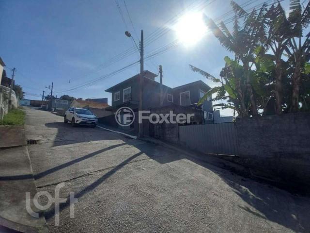 Casa / Sobrado para Venda em Biguaçu/SC Fundos 4 Quartos