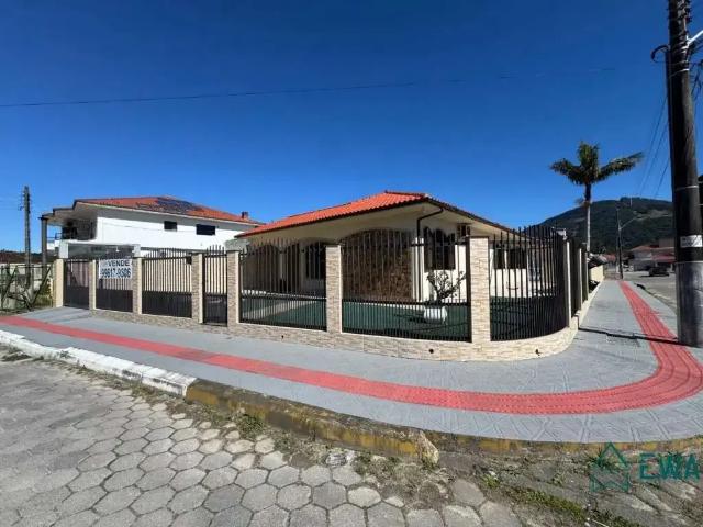 Casa / Sobrado para Venda em Biguaçu/SC Rio Caveiras 5 Quartos
