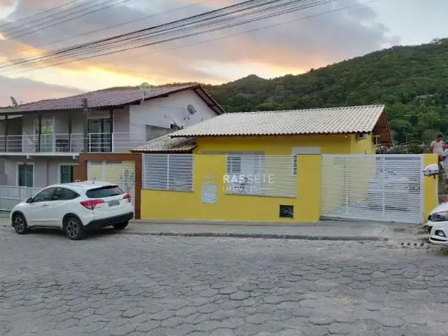 Casa / Sobrado para Venda em Bombinhas/SC Bombas 4 Quartos