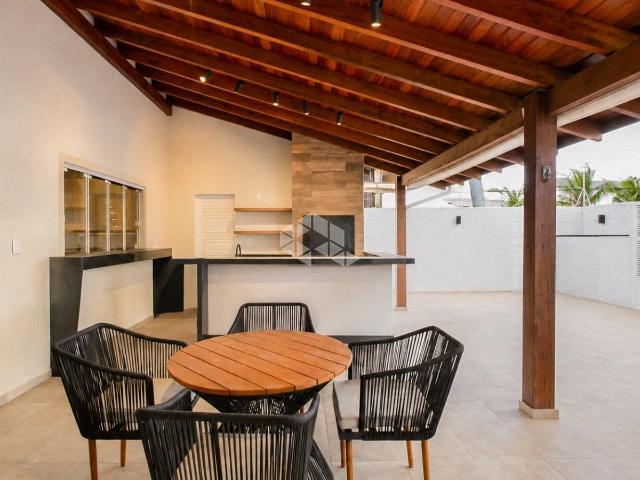 Casa / Sobrado para Venda em Bombinhas/SC Canto Grande 3 Quartos