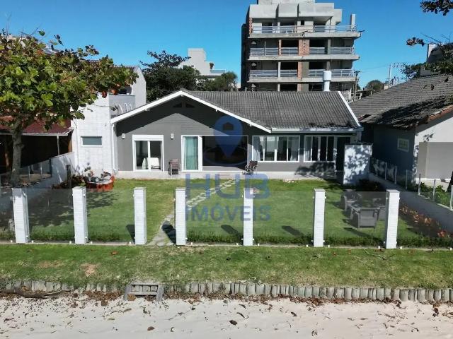 Casa / Sobrado para Venda em Bombinhas/SC Canto Grande 4 Quartos