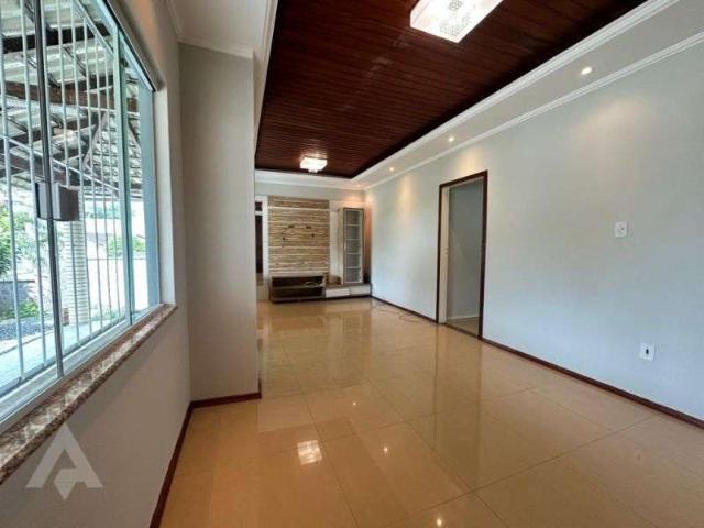 Casa / Sobrado para Venda em Blumenau/SC Água Verde 5 Quartos