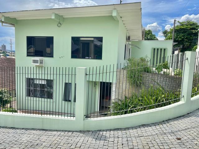 Casa / Sobrado para Venda em Blumenau/SC Escola Agrícola 4 Quartos