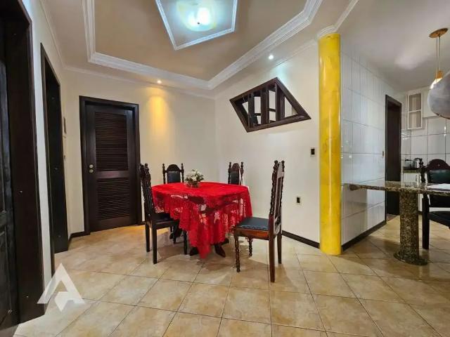 Casa / Sobrado para Venda em Blumenau/SC Garcia 4 Quartos