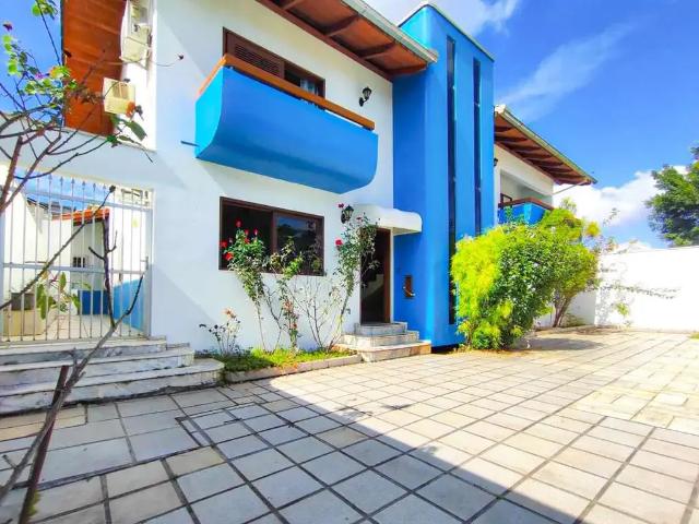 Casa / Sobrado para Venda em Blumenau/SC Garcia 4 Quartos
