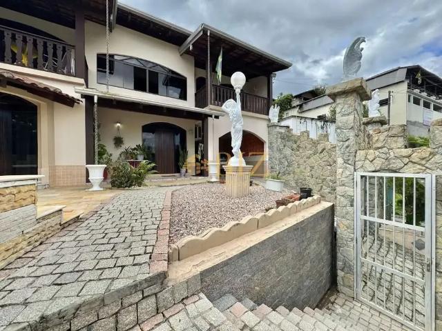 Casa / Sobrado para Venda em Blumenau/SC Garcia 5 Quartos