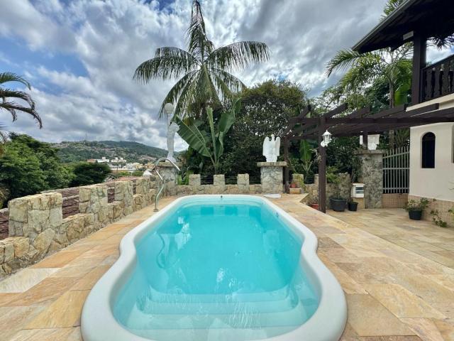 Casa / Sobrado para Venda em Blumenau/SC Garcia 5 Quartos