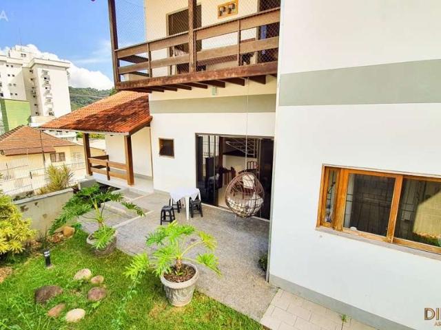 Casa / Sobrado para Venda em Blumenau/SC Garcia 5 Quartos