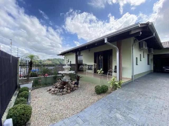 Casa / Sobrado para Venda em Blumenau/SC Itoupava Norte 4 Quartos