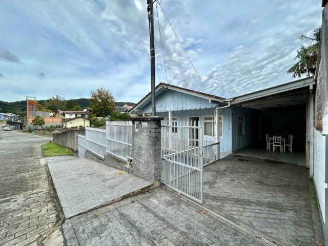 Casa / Sobrado para Venda em Blumenau/SC Velha 3 Quartos