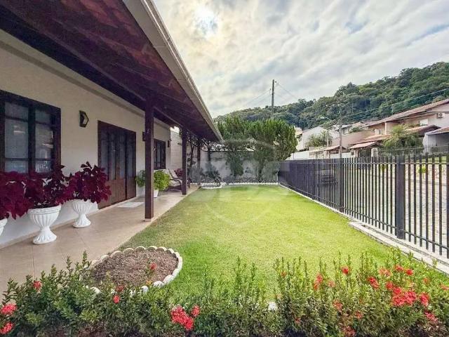 Casa / Sobrado para Venda em Blumenau/SC Velha 3 Quartos