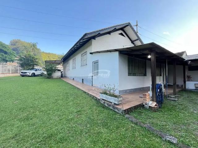 Casa / Sobrado para Venda em Blumenau/SC Velha 4 Quartos