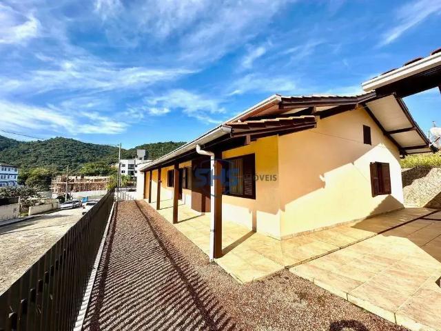 Casa / Sobrado para Venda em Blumenau/SC Velha 4 Quartos