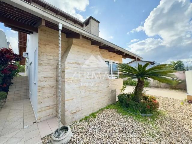 Casa / Sobrado para Venda em Blumenau/SC Velha 4 Quartos