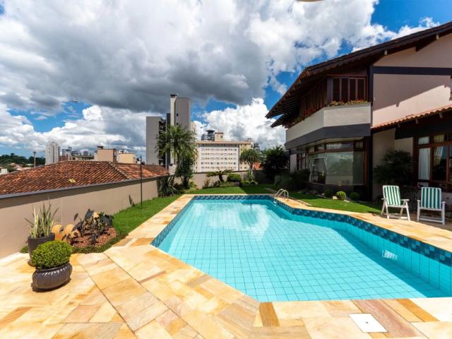 Casa / Sobrado para Venda em Blumenau/SC Vila Nova 4 Quartos