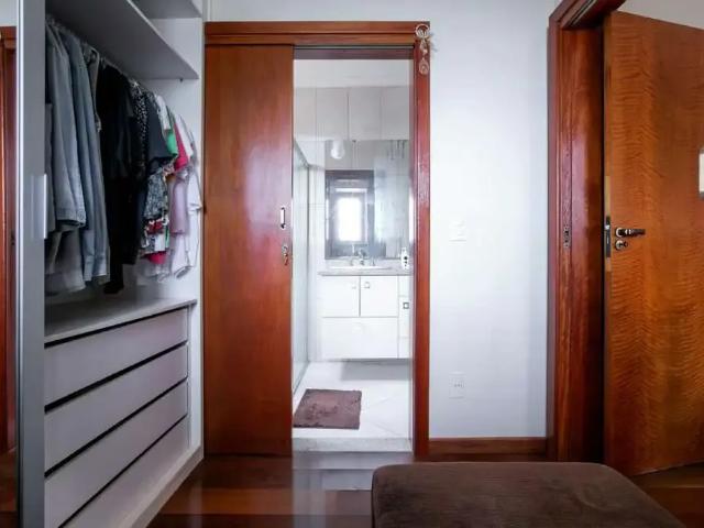 Casa / Sobrado para Venda em Brazópolis/MG Centro 4 Quartos