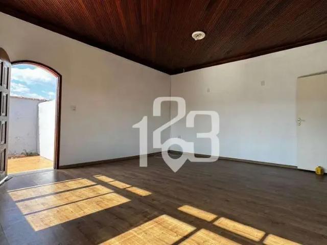 Casa / Sobrado para Venda em Bragança Paulista/SP Centro 4 Quartos