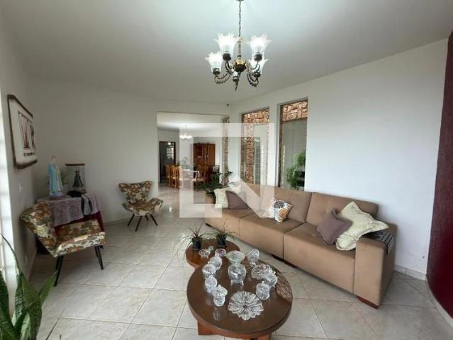 Casa / Sobrado para Venda em Brasília/DF Área Rural de Samambaia 5 Quartos
