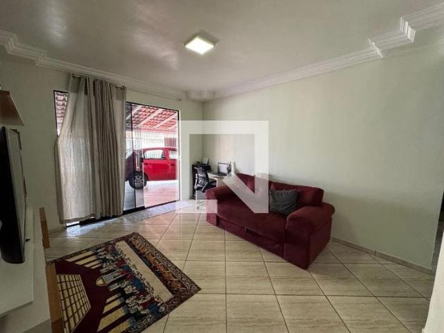 Casa / Sobrado para Venda em Brasília/DF Ceilândia 3 Quartos