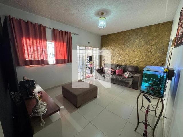 Casa / Sobrado para Venda em Brasília/DF Ceilândia 3 Quartos