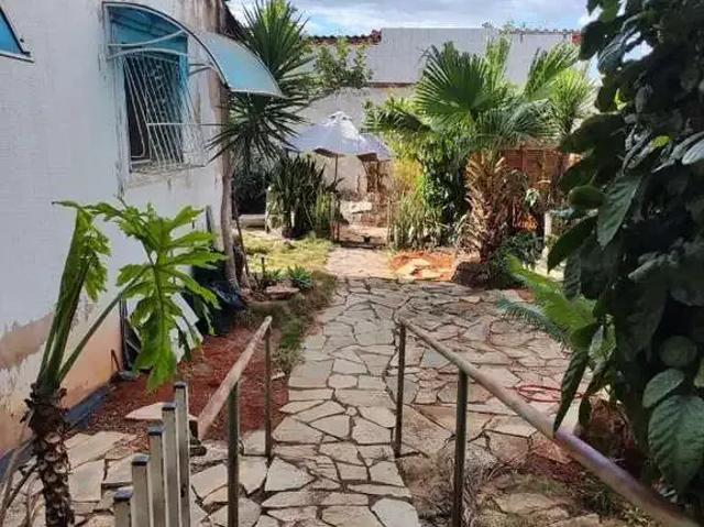 Casa / Sobrado para Venda em Brasília/DF Região dos Lagos Sobradinho 4 Quartos