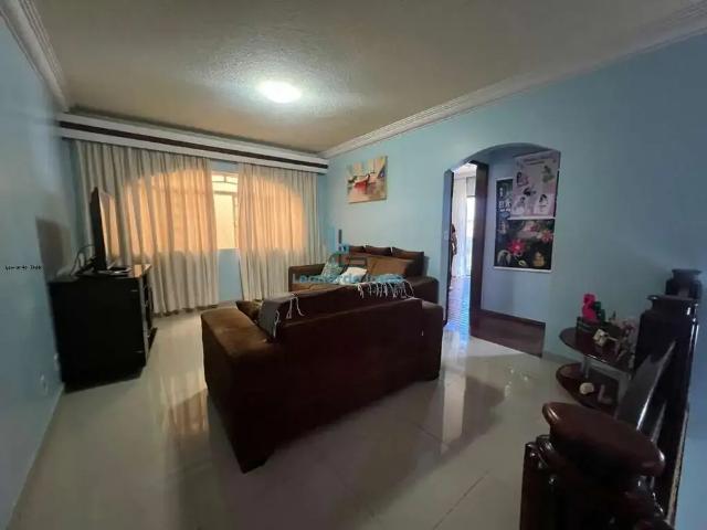Casa / Sobrado para Venda em Brasília/DF Taguatinga Norte Taguatinga 6 Quartos