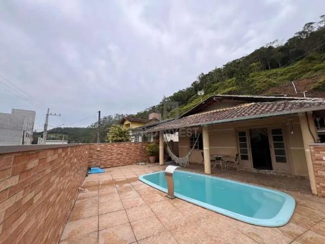 Casa / Sobrado para Venda em Brusque/SC Limeira Baixa 5 Quartos