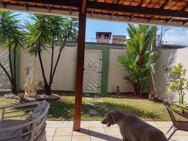 Casa / Sobrado para Venda em Camaçari/BA Abrantes 3 Quartos