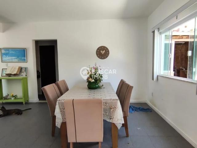 Casa / Sobrado para Venda em Camaçari/BA Abrantes 5 Quartos