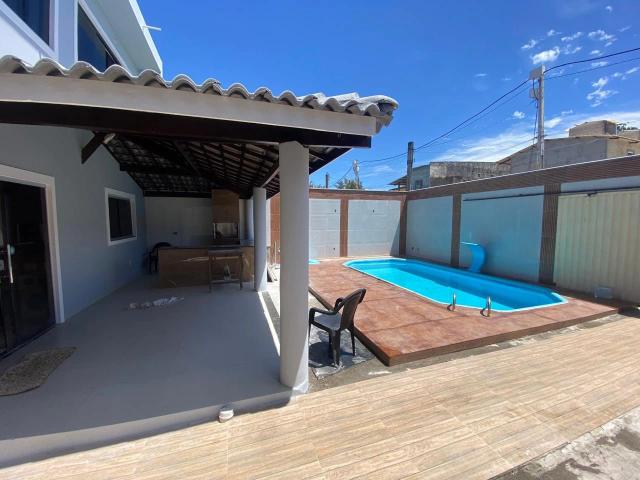 Casa / Sobrado para Venda em Camaçari/BA Arembepe Abrantes 3 Quartos
