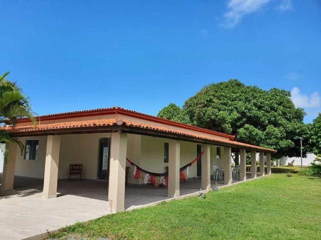 Casa / Sobrado para Venda em Camaçari/BA Arembepe Abrantes 3 Quartos