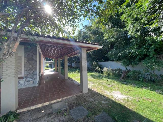 Casa / Sobrado para Venda em Camaçari/BA Barra do Jacuípe 5 Quartos