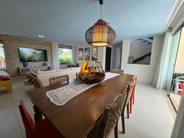 Casa / Sobrado para Venda em Camaçari/BA Guarajuba 5 Quartos