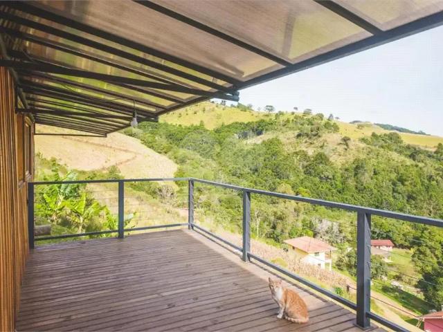 Casa / Sobrado para Venda em Camanducaia/MG Centro 4 Quartos