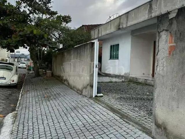 Casa / Sobrado para Venda em Camboriú/SC Areias 3 Quartos