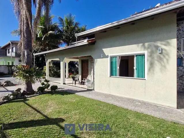 Casa / Sobrado para Venda em Camboriú/SC Centro 4 Quartos