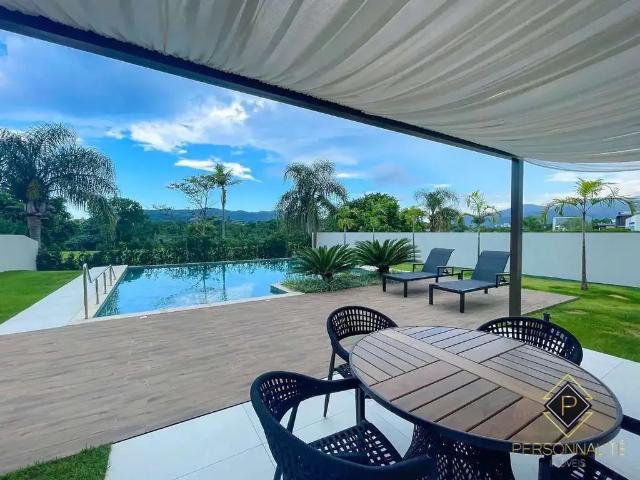 Casa / Sobrado para Venda em Camboriú/SC Centro 4 Quartos